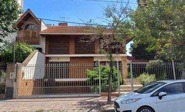 Casa en Quilmes 6 Ambientes con Pileta y Cochera - EXCELENTE ESTADO