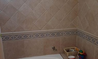 Casa en Quilmes 6 Ambientes con Pileta y Cochera - EXCELENTE ESTADO