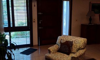 Casa en Quilmes 6 Ambientes con Pileta y Cochera - EXCELENTE ESTADO