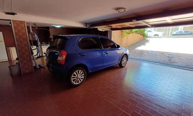Casa en Quilmes 6 Ambientes con Pileta y Cochera - EXCELENTE ESTADO
