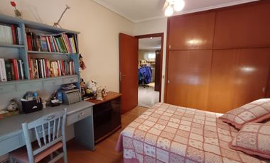 Casa en Quilmes 6 Ambientes con Pileta y Cochera - EXCELENTE ESTADO