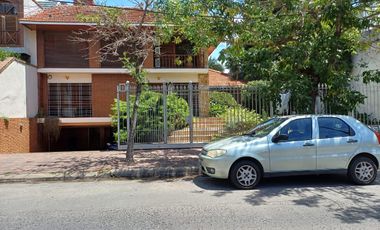 Casa en Quilmes 6 Ambientes con Pileta y Cochera - EXCELENTE ESTADO