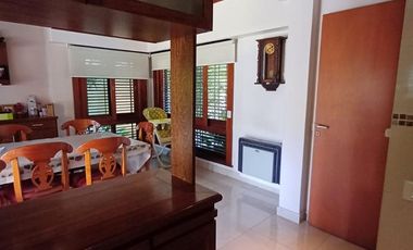 Casa en Quilmes 6 Ambientes con Pileta y Cochera - EXCELENTE ESTADO