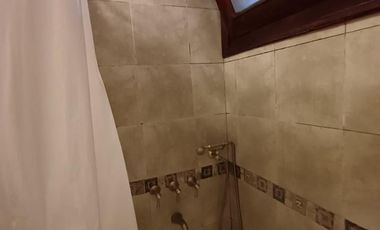 Casa en Quilmes 6 Ambientes con Pileta y Cochera - EXCELENTE ESTADO