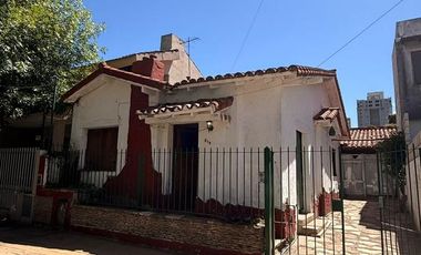 Casa en  ALQUILER EN PLENO CENTRO DE LOMAS DE ZAMORA