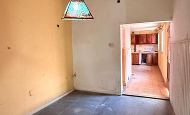 Casa en  ALQUILER EN PLENO CENTRO DE LOMAS DE ZAMORA