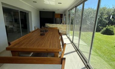 Hermosa casa en Los Naranjos