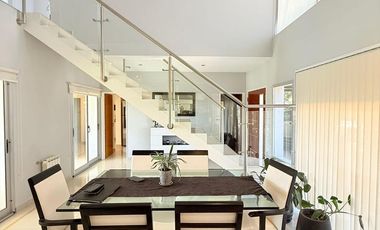 Hermosa casa en Los Naranjos