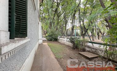 CHALET 6 AMBIENTES APTO PROFESIONAL BANFIELD RESIDENCIAL, CON COCHERA, JARDIN, TERRAZA