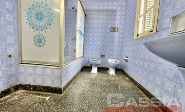 CHALET 6 AMBIENTES APTO PROFESIONAL BANFIELD RESIDENCIAL, CON COCHERA, JARDIN, TERRAZA