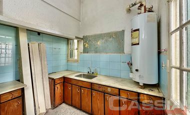 CHALET 6 AMBIENTES APTO PROFESIONAL BANFIELD RESIDENCIAL, CON COCHERA, JARDIN, TERRAZA