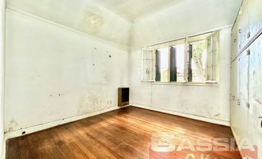 CHALET 6 AMBIENTES APTO PROFESIONAL BANFIELD RESIDENCIAL, CON COCHERA, JARDIN, TERRAZA