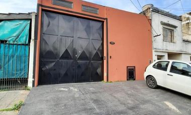 VENTA GALPON CON CASA DE 5 AMBIENTES EN BLANCO ESCALADA