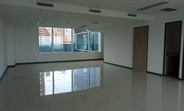 Venta oficina excelente centro empresarial Country, Barranquilla
