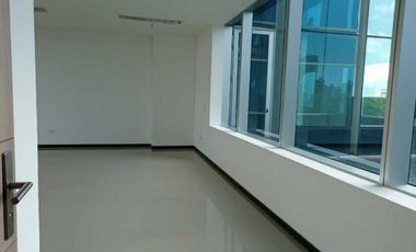 Venta oficina excelente centro empresarial Country, Barranquilla