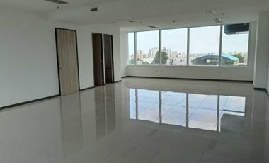 Venta oficina excelente centro empresarial Country, Barranquilla