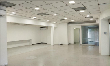 LOCAL COMERCIAL EN GUSTAVO BAZ