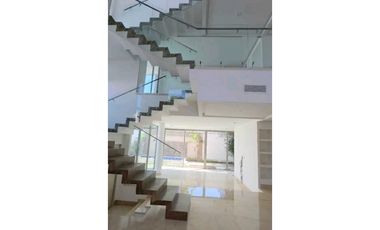 Venta casa 3 pisos  sector  villa campestre Puerto Colombia CHV
