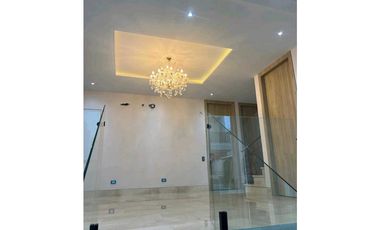 Venta casa de 3 niveles en villa campestre TK