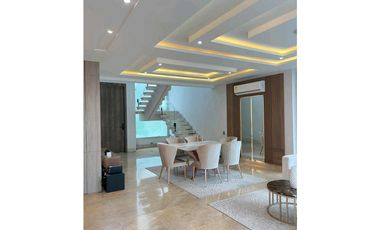 Venta casa de 3 niveles en villa campestre TK