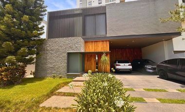 Residencia en Venta en Puerta de las Lomas Zapopan Jalisco