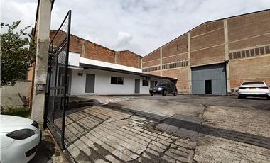 SE ARRIENDA O SE VENDE BODEGA EN ITAGUI