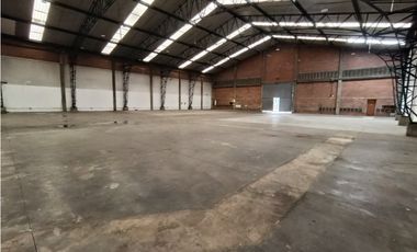 SE ARRIENDA O SE VENDE BODEGA EN ITAGUI