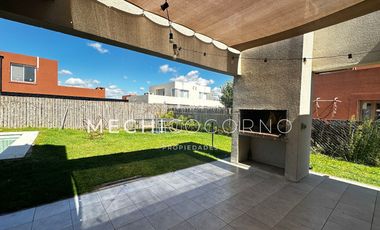 Casa en alquiler de 2 dormitorios en Casas de Santa Maria, Villa Nueva