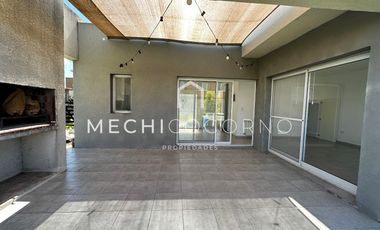 Casa en alquiler de 2 dormitorios en Casas de Santa Maria, Villa Nueva