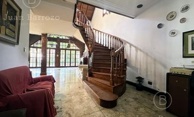 Venta Chalet con 5 dormitorios y fondo libre. Lomas de Zamora Oeste