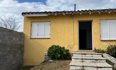 Casa en La Falda - Alquiler a 4 cuadras de la Av Eden - 2 Hab.
