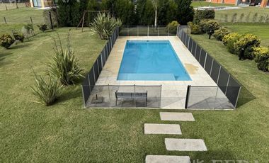 Venta Casa 5 ambientes con piscina en Haras del Sur II