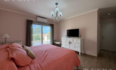 Venta Casa 5 ambientes con piscina en Haras del Sur II