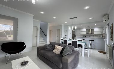 Venta Casa 5 ambientes con piscina en Haras del Sur II