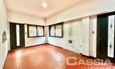 CHALET CON MAS DE 5 DORMITORIOS, QUINCHO, PARQUE, GARAGE, TRES BAÑOS, BAULERA, BARRIO RESIDENCIAL