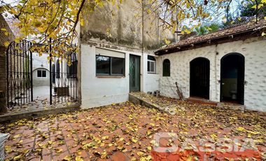 CHALET CON MAS DE 5 DORMITORIOS, QUINCHO, PARQUE, GARAGE, TRES BAÑOS, BAULERA, BARRIO RESIDENCIAL