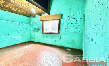 CHALET CON MAS DE 5 DORMITORIOS, QUINCHO, PARQUE, GARAGE, TRES BAÑOS, BAULERA, BARRIO RESIDENCIAL