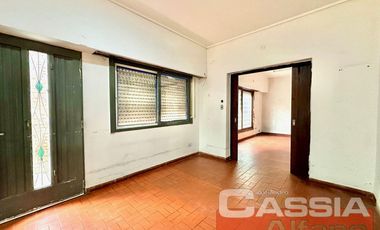 CHALET CON MAS DE 5 DORMITORIOS, QUINCHO, PARQUE, GARAGE, TRES BAÑOS, BAULERA, BARRIO RESIDENCIAL
