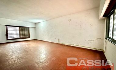 CHALET CON MAS DE 5 DORMITORIOS, QUINCHO, PARQUE, GARAGE, TRES BAÑOS, BAULERA, BARRIO RESIDENCIAL
