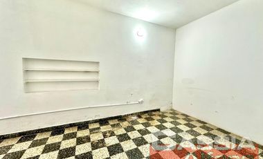 CHALET CON MAS DE 5 DORMITORIOS, QUINCHO, PARQUE, GARAGE, TRES BAÑOS, BAULERA, BARRIO RESIDENCIAL