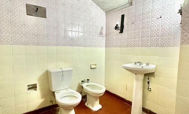 CHALET CON MAS DE 5 DORMITORIOS, QUINCHO, PARQUE, GARAGE, TRES BAÑOS, BAULERA, BARRIO RESIDENCIAL