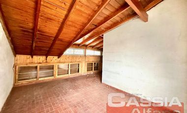 CHALET CON MAS DE 5 DORMITORIOS, QUINCHO, PARQUE, GARAGE, TRES BAÑOS, BAULERA, BARRIO RESIDENCIAL