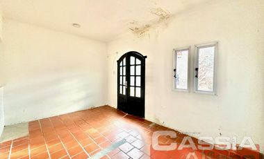 CHALET CON MAS DE 5 DORMITORIOS, QUINCHO, PARQUE, GARAGE, TRES BAÑOS, BAULERA, BARRIO RESIDENCIAL
