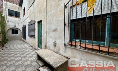 CHALET CON MAS DE 5 DORMITORIOS, QUINCHO, PARQUE, GARAGE, TRES BAÑOS, BAULERA, BARRIO RESIDENCIAL