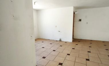 DEPARTAMENTO DE UN AMBIENTE EN UN LUGAR RODEADO DE NATURALEZA