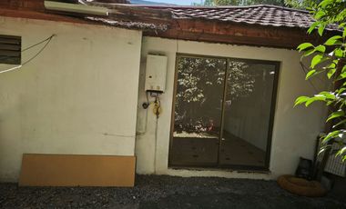 DEPARTAMENTO DE UN AMBIENTE EN UN LUGAR RODEADO DE NATURALEZA