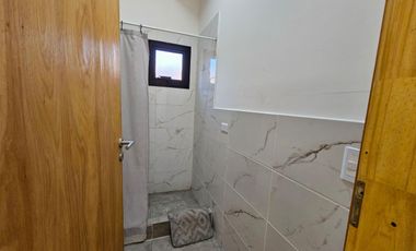 Casa en alquiler en Los Reartes 3 ambientes a estrenar 1000 mts de lote, suite y baño completo