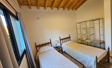 Casa en alquiler en Los Reartes 3 ambientes a estrenar 1000 mts de lote, suite y baño completo