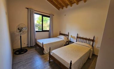 Casa en alquiler en Los Reartes 3 ambientes a estrenar 1000 mts de lote, suite y baño completo