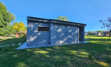 Casa en alquiler en Los Reartes 3 ambientes a estrenar 1000 mts de lote, suite y baño completo